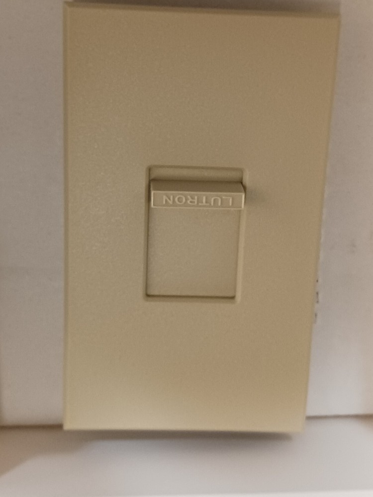 LUTRON N-1PS-IV 20 AMP, SINGLE POLE LINEAR SLIDE SWITCH