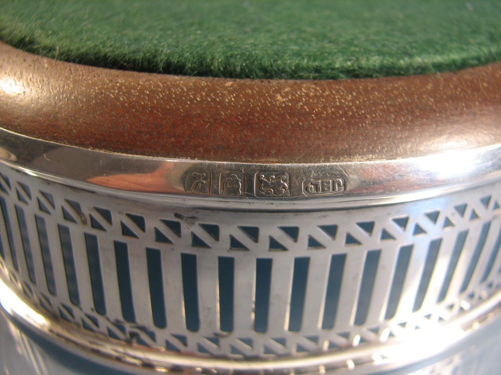 Georgian style Silver winecoaster fully hallmarked excellent condition 5" diam