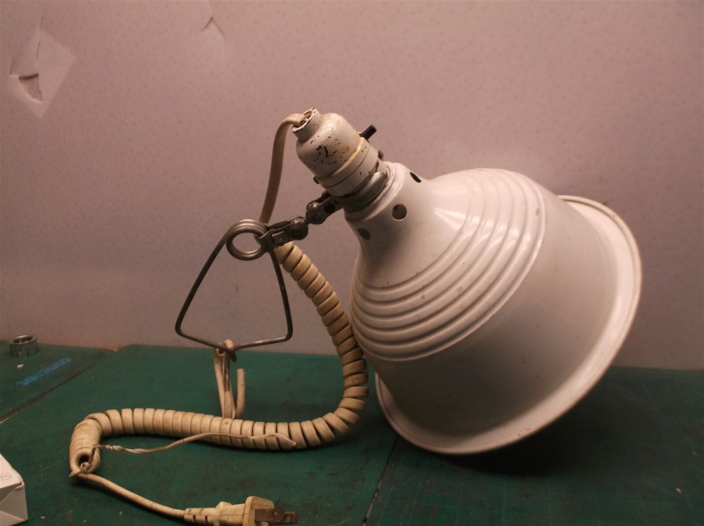 white 660w clamp on light