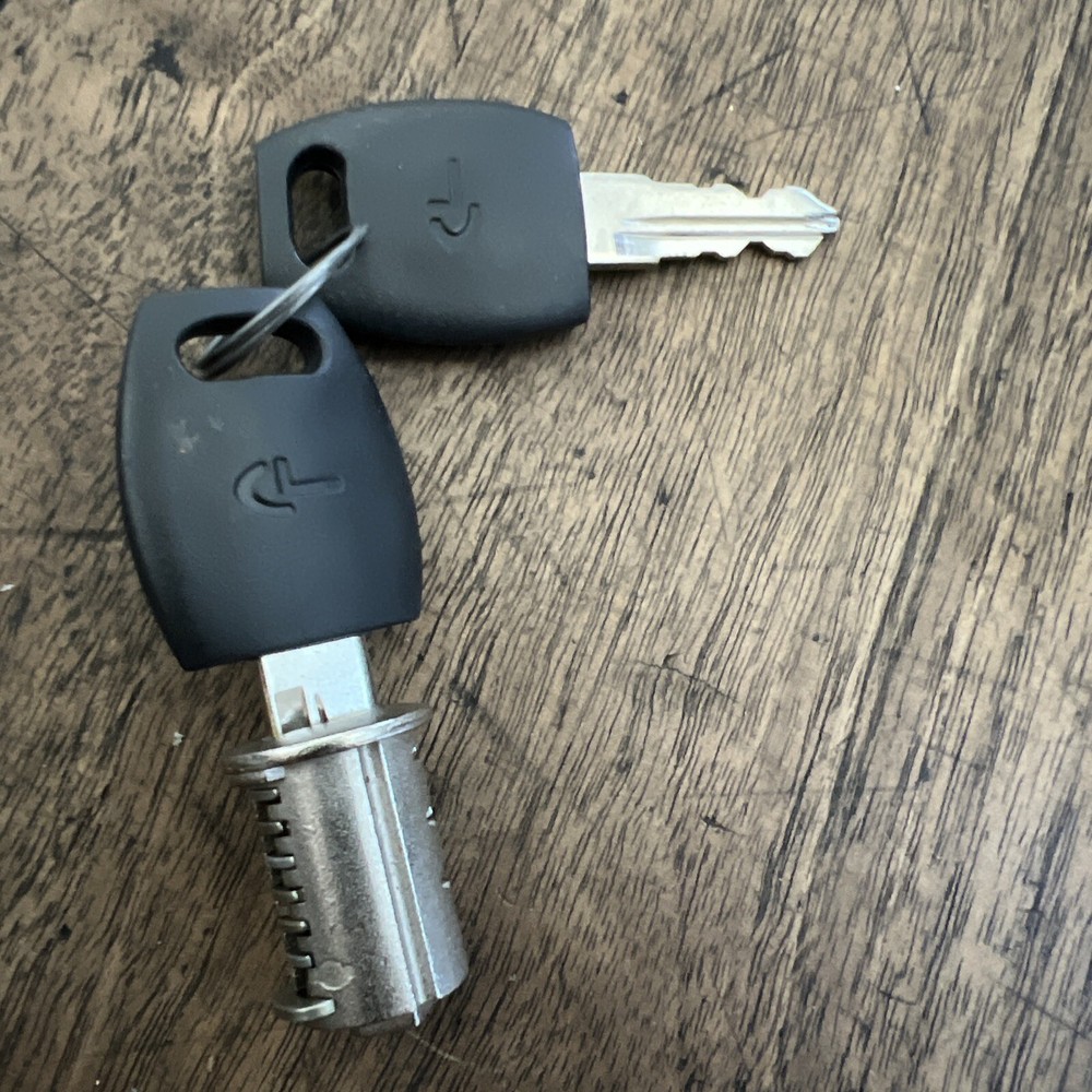 Cyber Lock M1 CC Replacement Cylinder With 2 Keys Random Codes