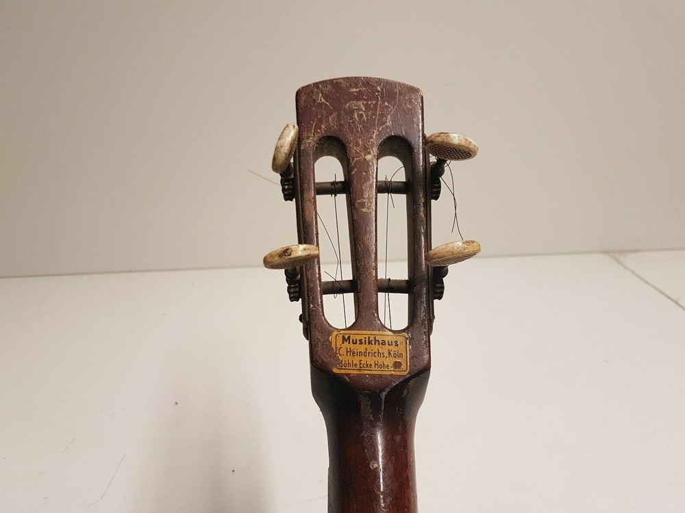 VINTAGE 4 STRING BANJO