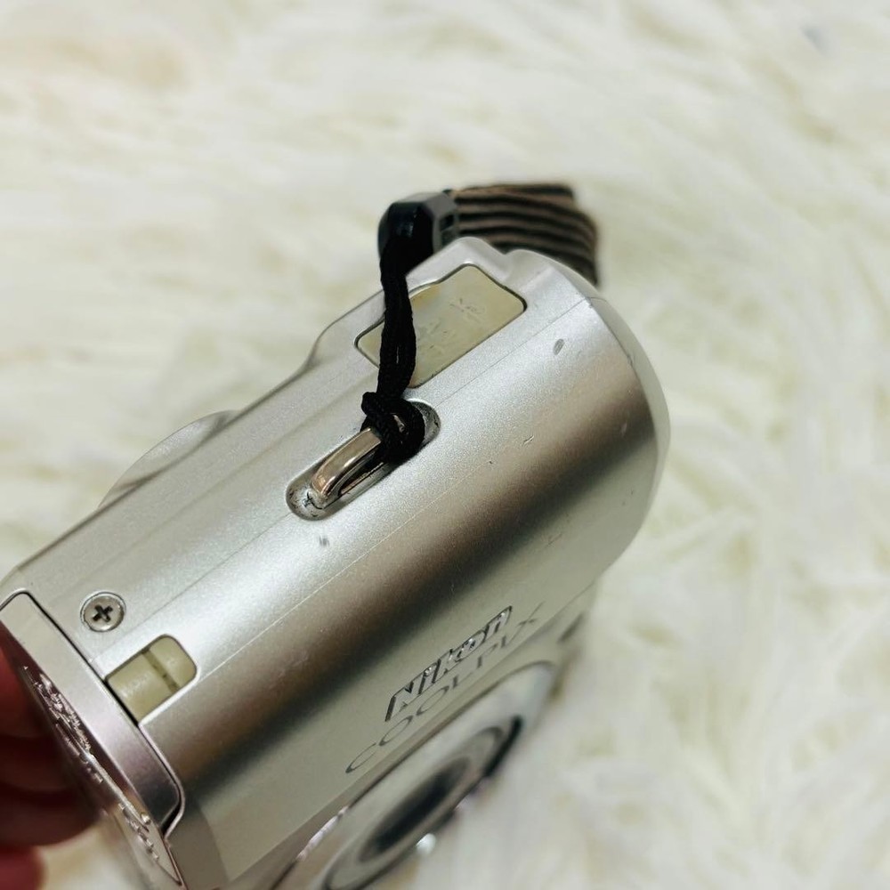 Nikon COOLPIX L19 Compact Digital Camera