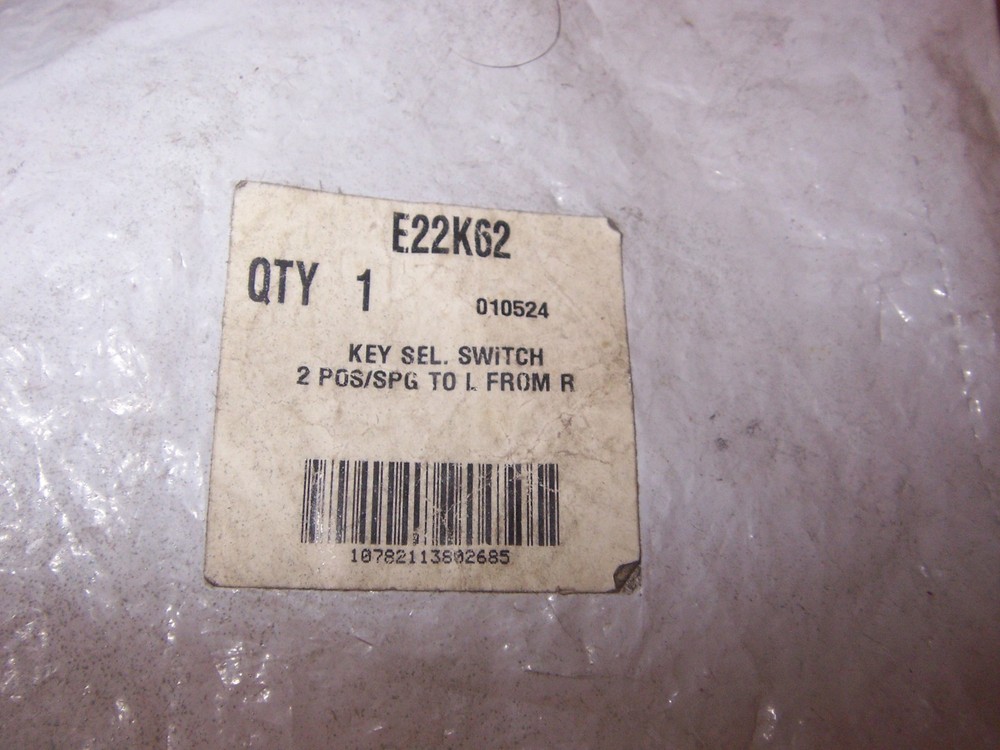 NEW CUTLER HAMMER E22K62 2 POSITION KEY SELECTOR SWITCH OPERATOR MISSING KEY