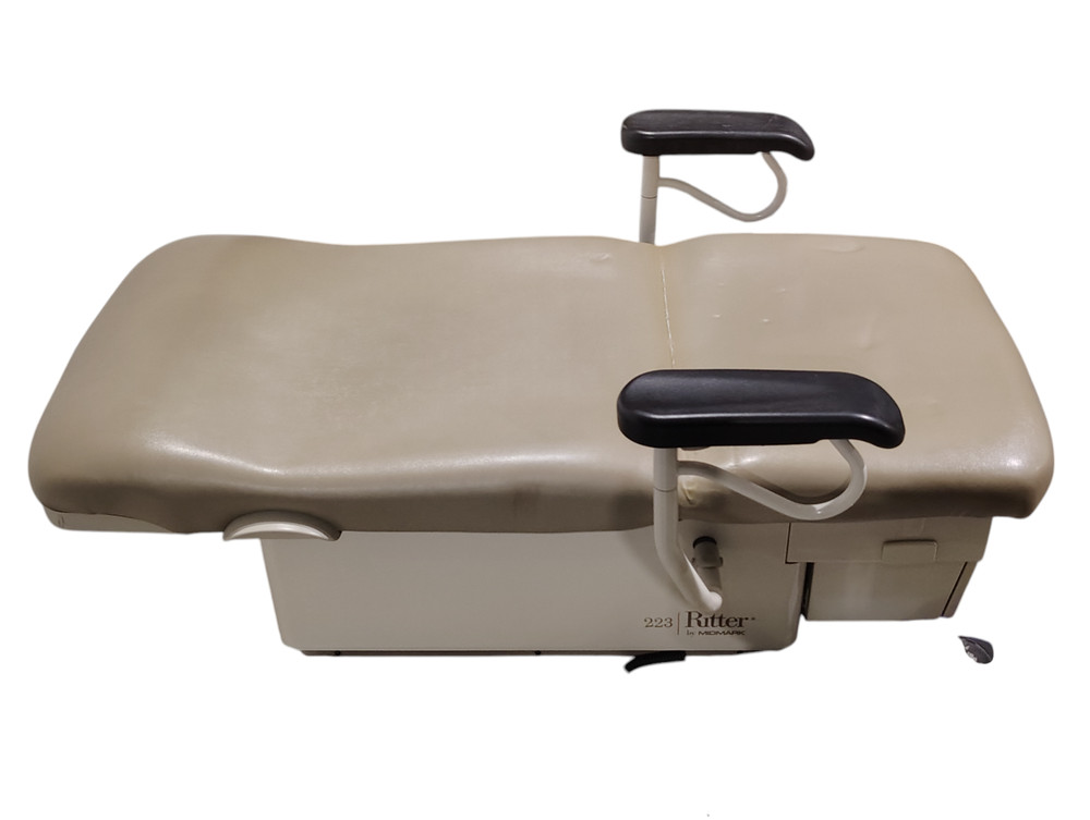 Midmark 223 Power Exam Table