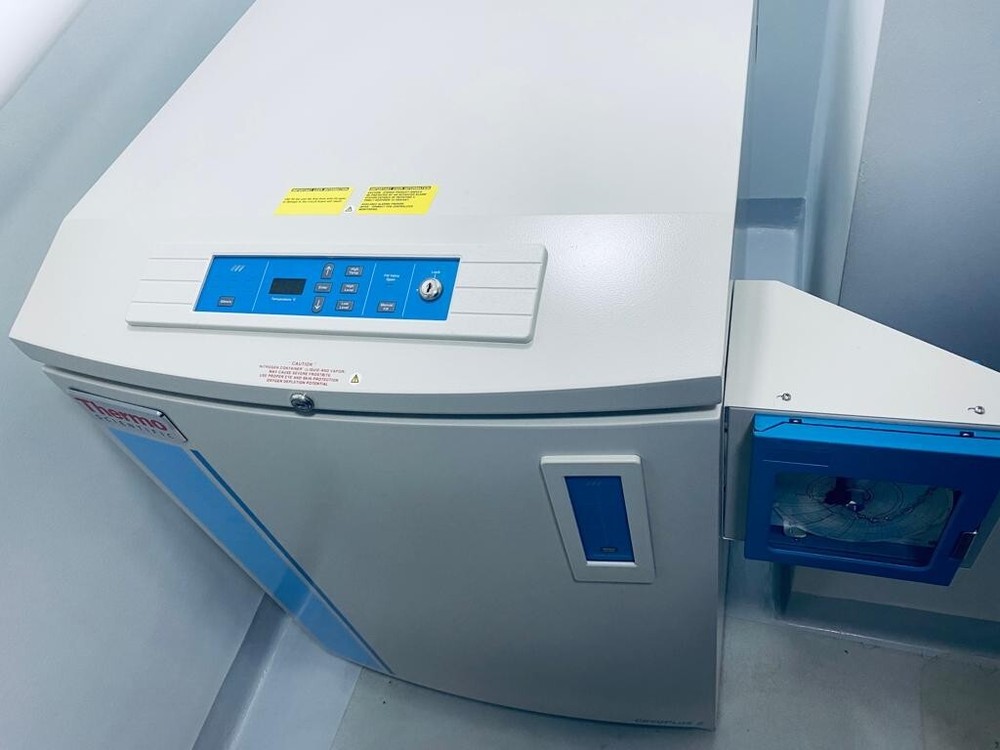 Cryoplus 2 LN2 7402 System for cryogenic sample storage