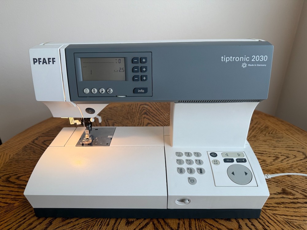 PFAFF Tiptronic 2030 sewing machine