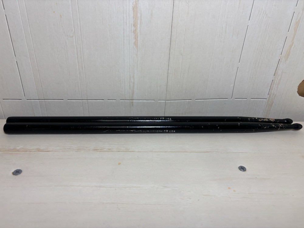 Hot Sticks Solid Hickory 2B USA 2 Drum Sticks Drumsticks Black