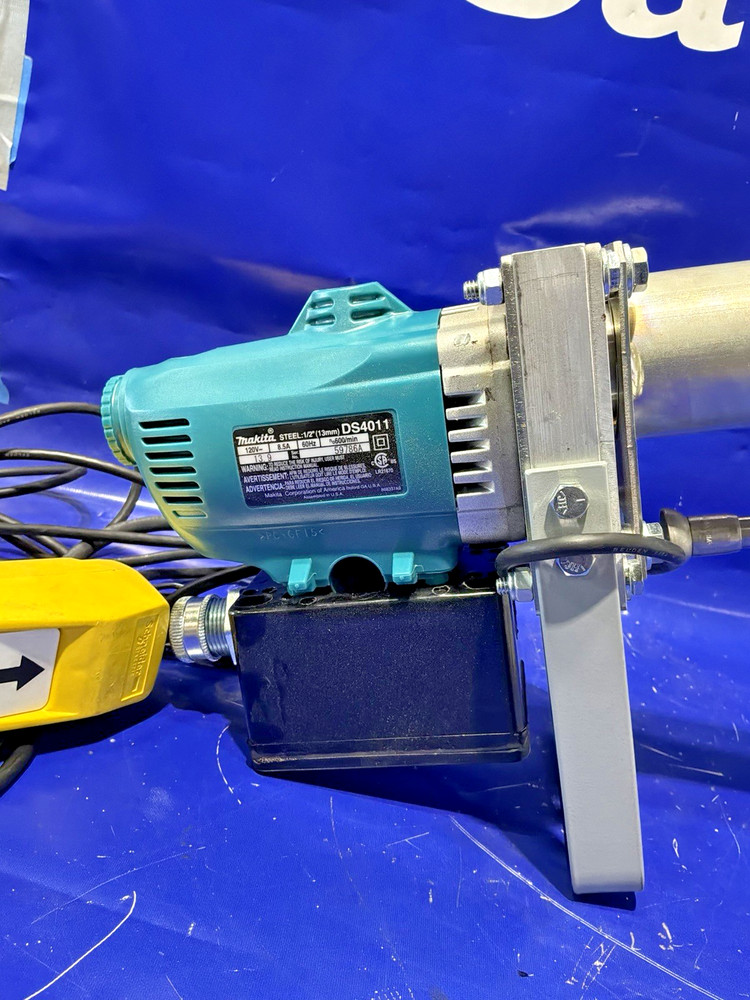 Makita 8.5 AMP Spade Handle Drill DS4011🟦