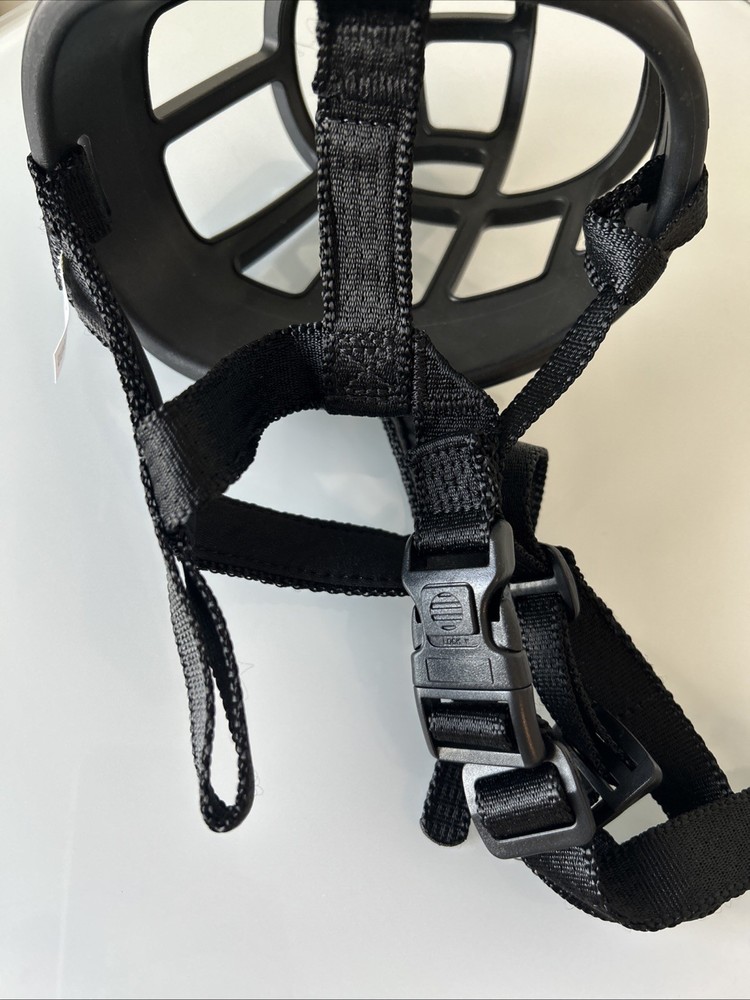 Baskerville Ultra Muzzle Black Size 5 New, Open Bag