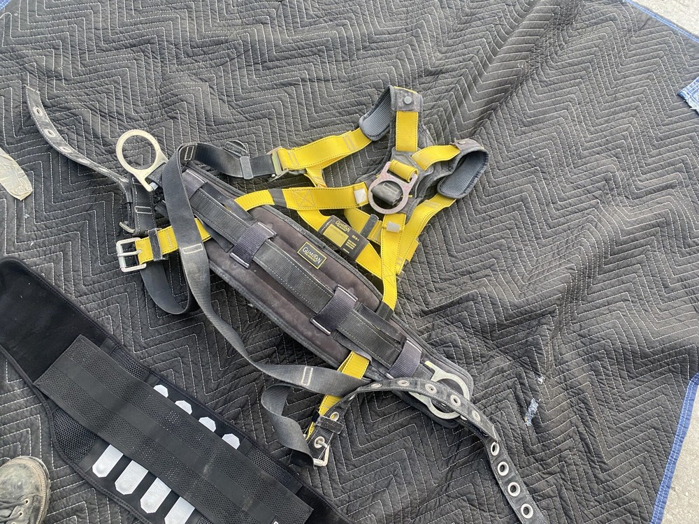 Guardian Fall Protection Construction Harness, Medium/Large 90930 Rev B W/ Belt