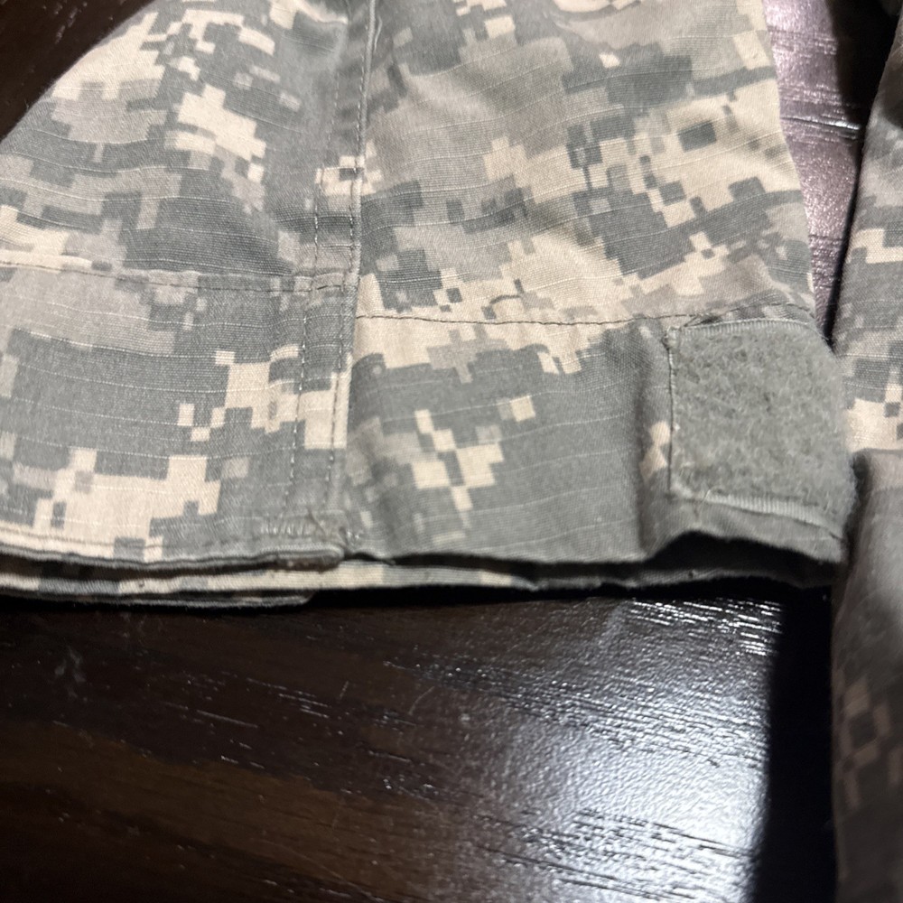 ACU Digital Jacket Medium-Regular NSN: 8415-01-519-8510
