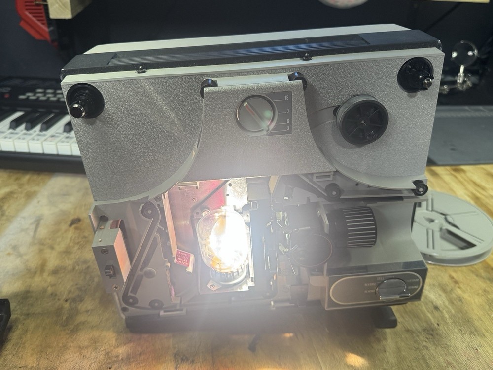 Bell And Howell 1638c Projector