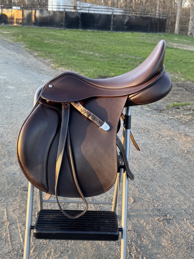18" Bates All Purpose Saddle With Easy Change Fit Solution & CAIR System
