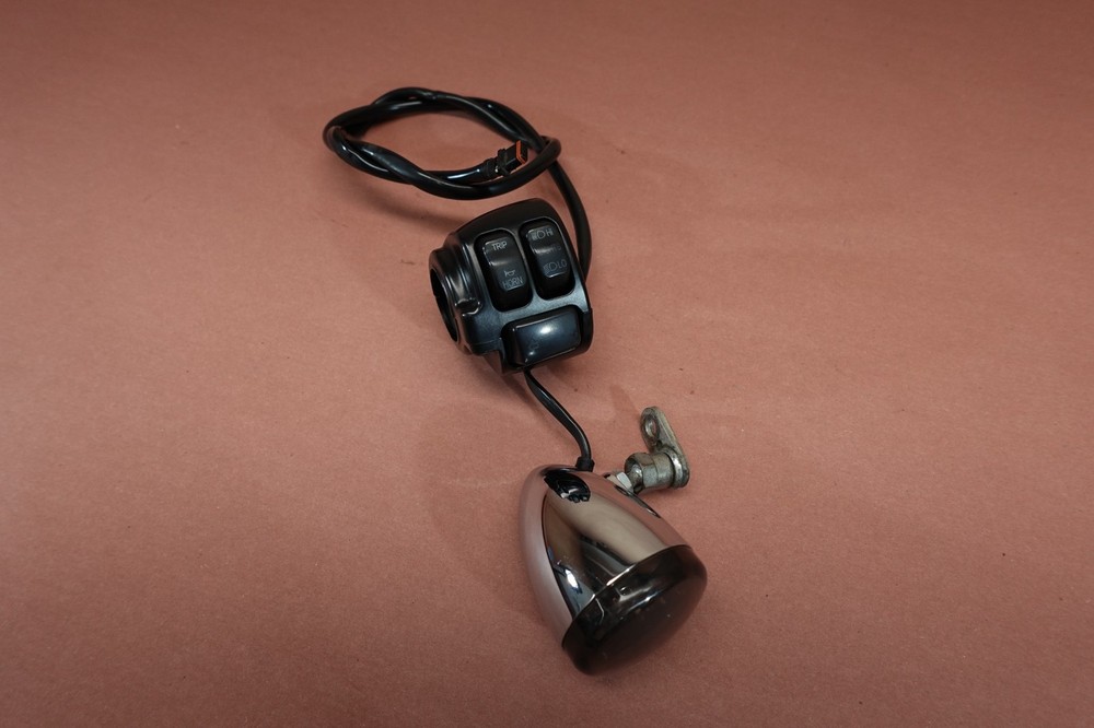 2009-2011 Harley Davidson Rocker C FXCWC Left Control Switch Blinker