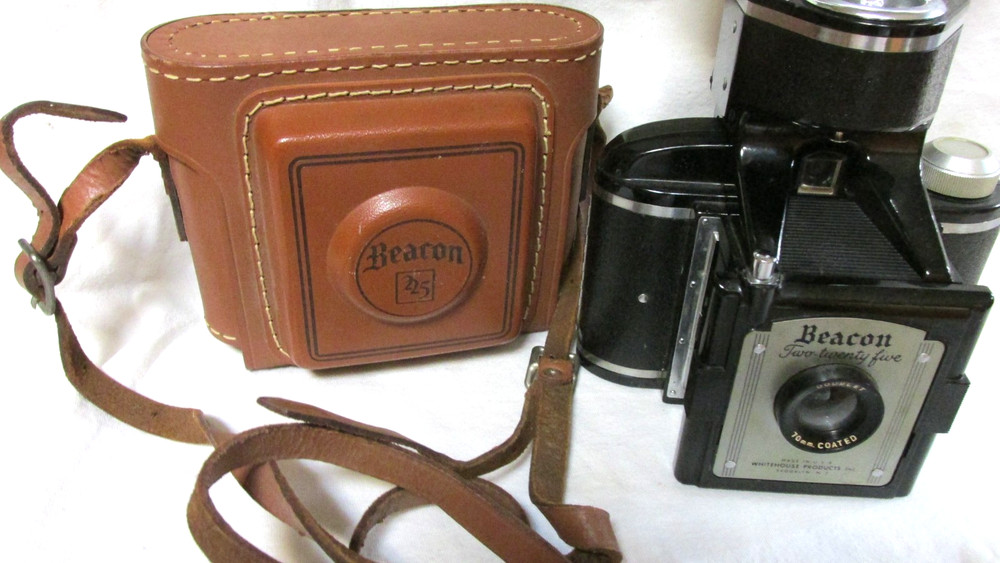 VINTAGE 1950s BEACON TWO TWENTY FIVE CAMERA w/ FLASH & FULL CASE