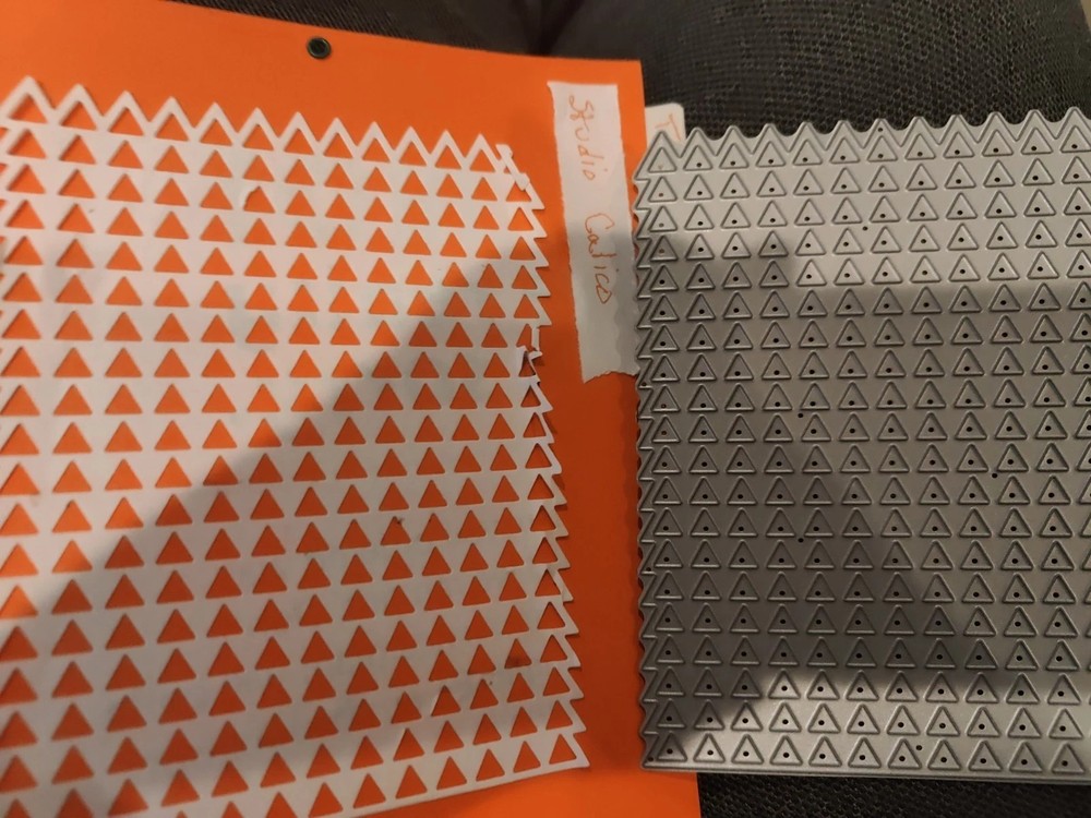 Studio Calico Triangle Background Die