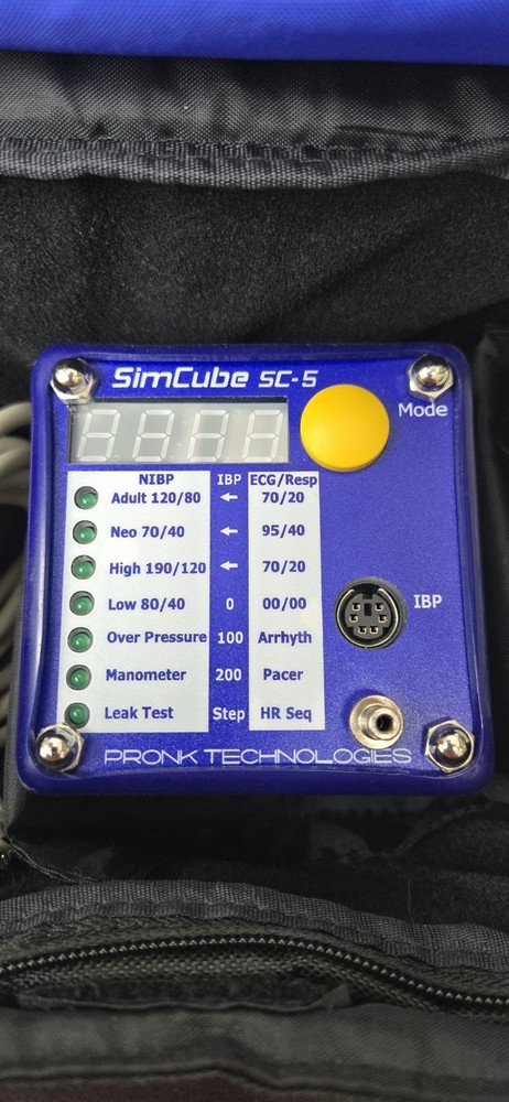 PRONK TECHNOLOGIES SIMCUBE SC-5 PATIENT SIMULATOR W/CHARGER (TESTED)