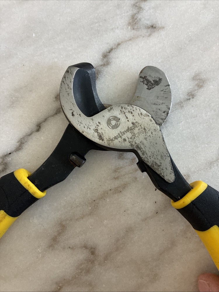 Preowned Southwire CCP9 High-Leverage Cable Cutter In Good Used Condition
