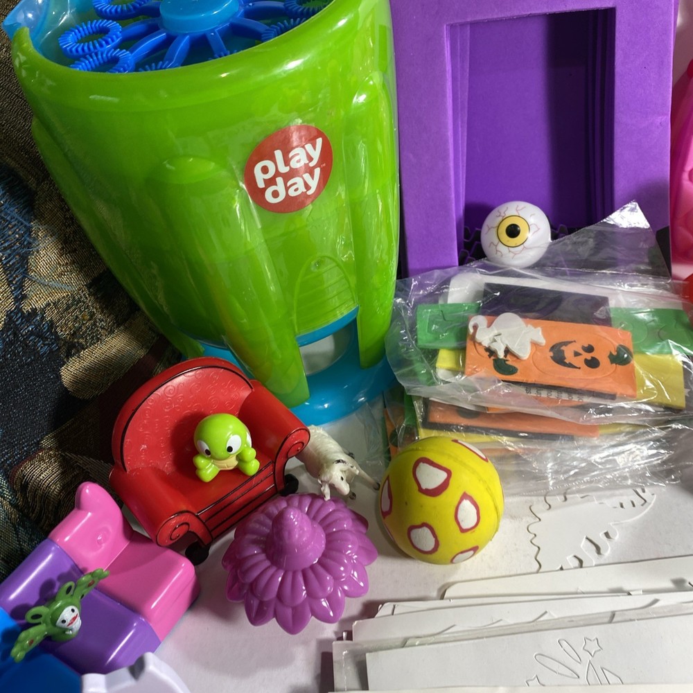 various toy lot 20 Plus Including A Working Bubble Machine With Bubbles