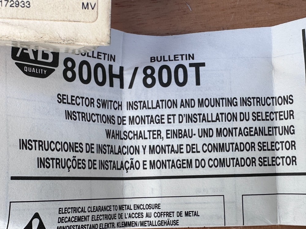 AB 800T-H4804D1 Selector Switch - NOTE WHAT IS INCLUDED