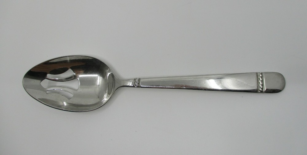 REED BARTON STAINLESS BRIGHTON PIERCED SERVING SPOON  - 8  7/8"    04F