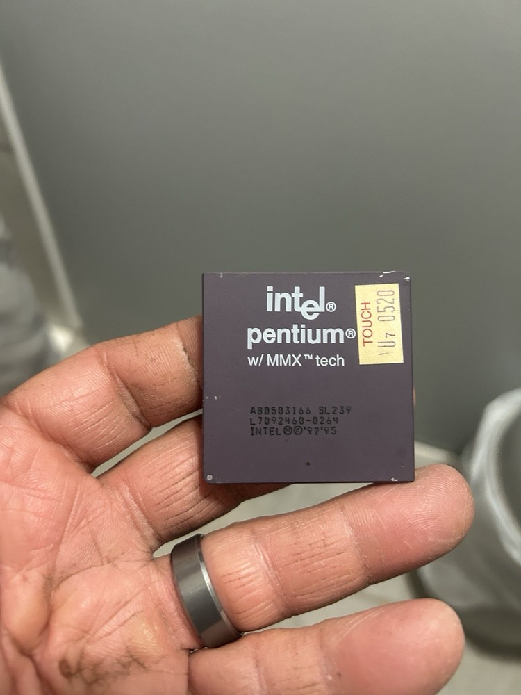 A80503166 intel pentium w/ mmx tech