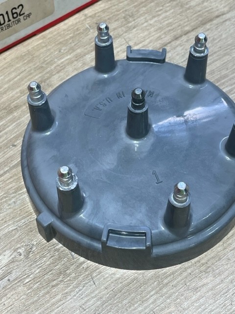 NOS Standard FD-162 Distributor Cap