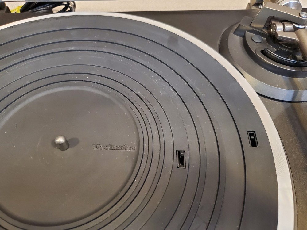 TECHNICS SL-QD33 Stereo Turntable, Quartz Direct Drive Automatic, Tested Working