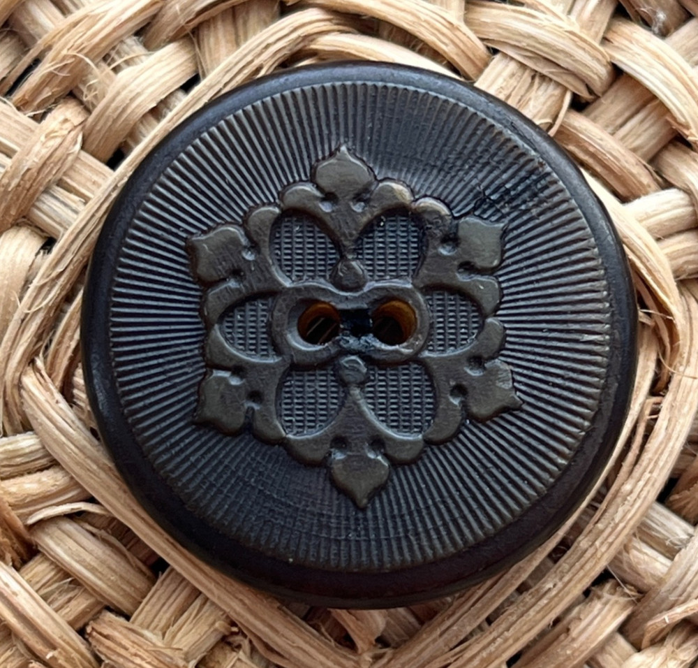 Antique Pressed Horn Button SNOWFLAKE 1 1/16"