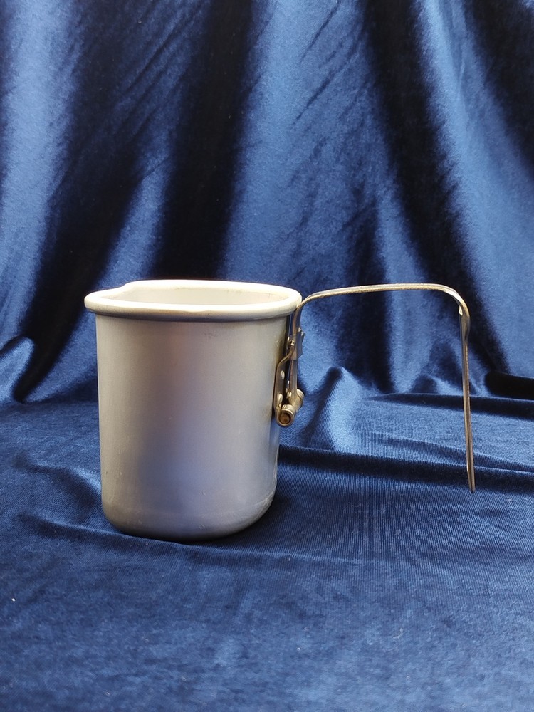 BELGIAN MILITARY CANTEEN CUP FOLDING HANDLE 1987