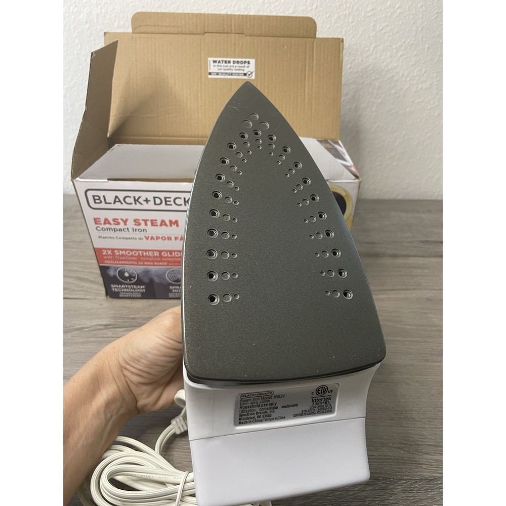 BLACK+DECKER IR02V: Easy Steam Compact Iron, 1200W - Green/White