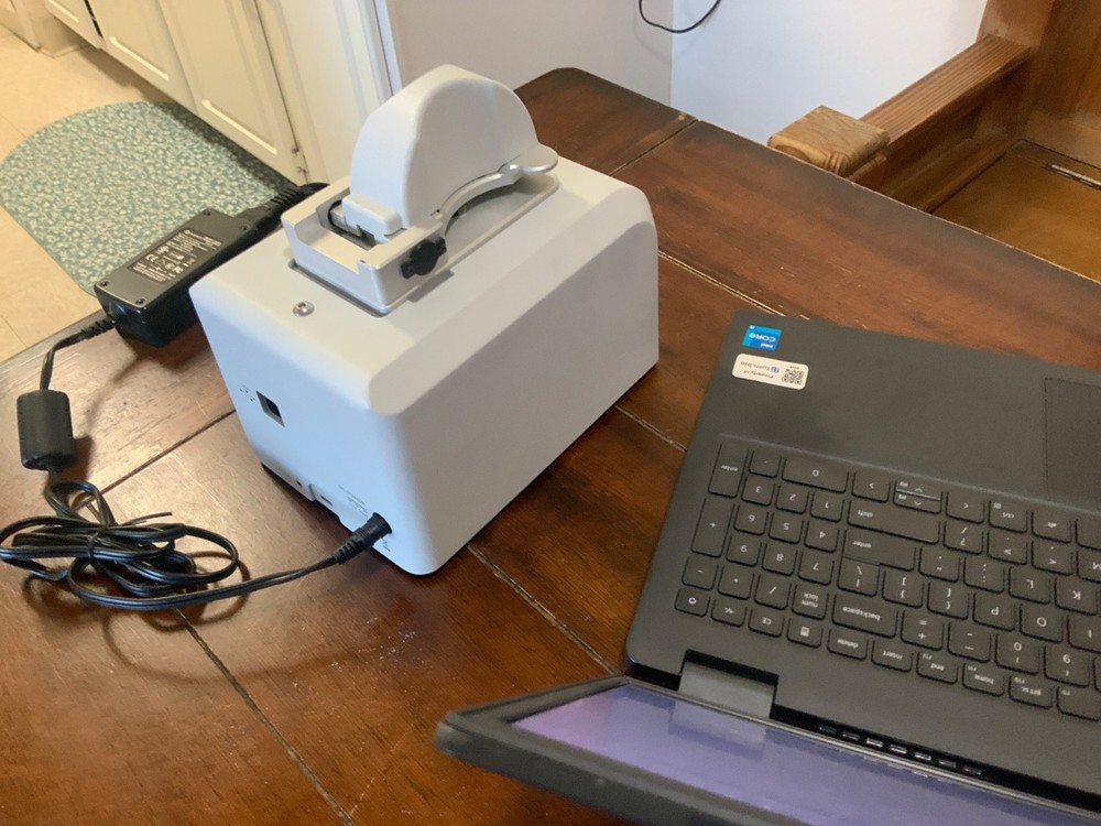 Nanodrop 2000c with Dell Latitude 3520 computer and software