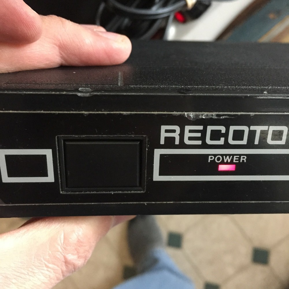 Vintage Schotz Technology RECOTON W100 Audio System Transmitter Box w/ cables