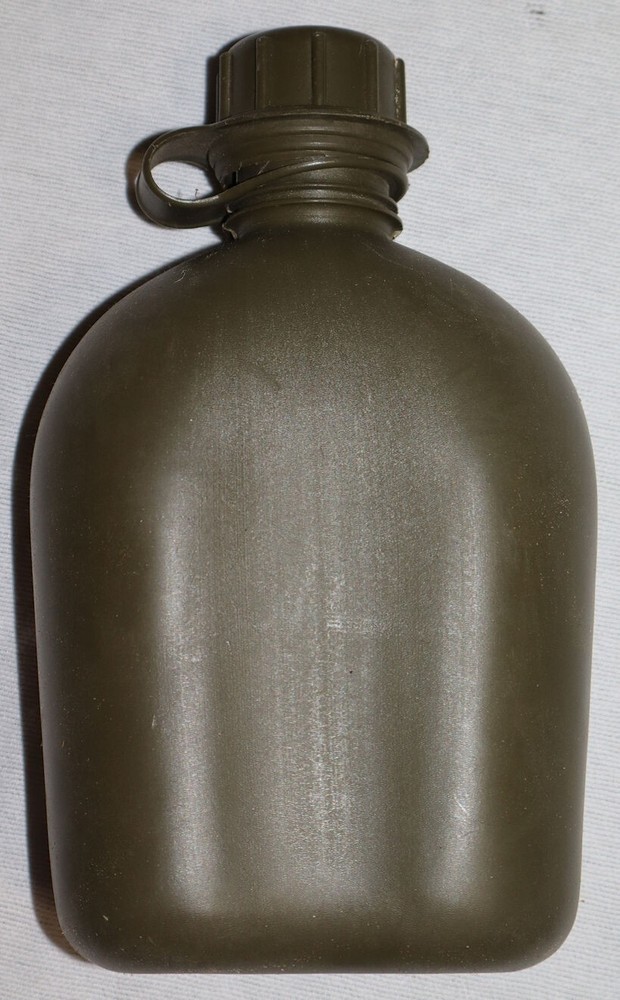 ORIGINAL 1982 DATED LC-2 CANTEEN COVER WITH 1976 DATED PLASTIC CANTEEN
