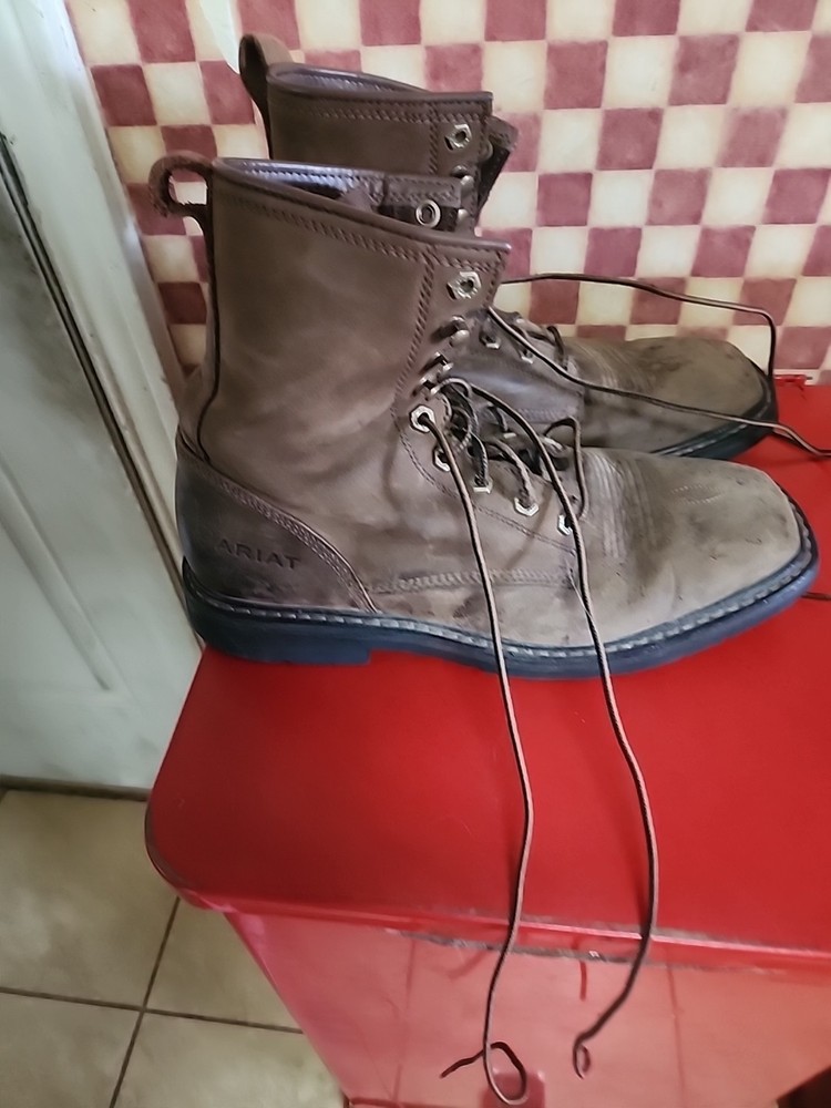 ARIAT SQUARE TOED LACE UP WORK BOOT PREOWNED 10 D