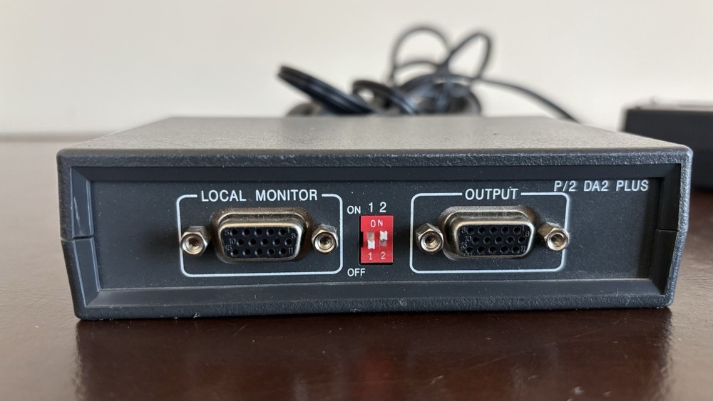 EXTRON P/2 DA2 Plus VGA Signal Amplifier Display Line Driver Extender