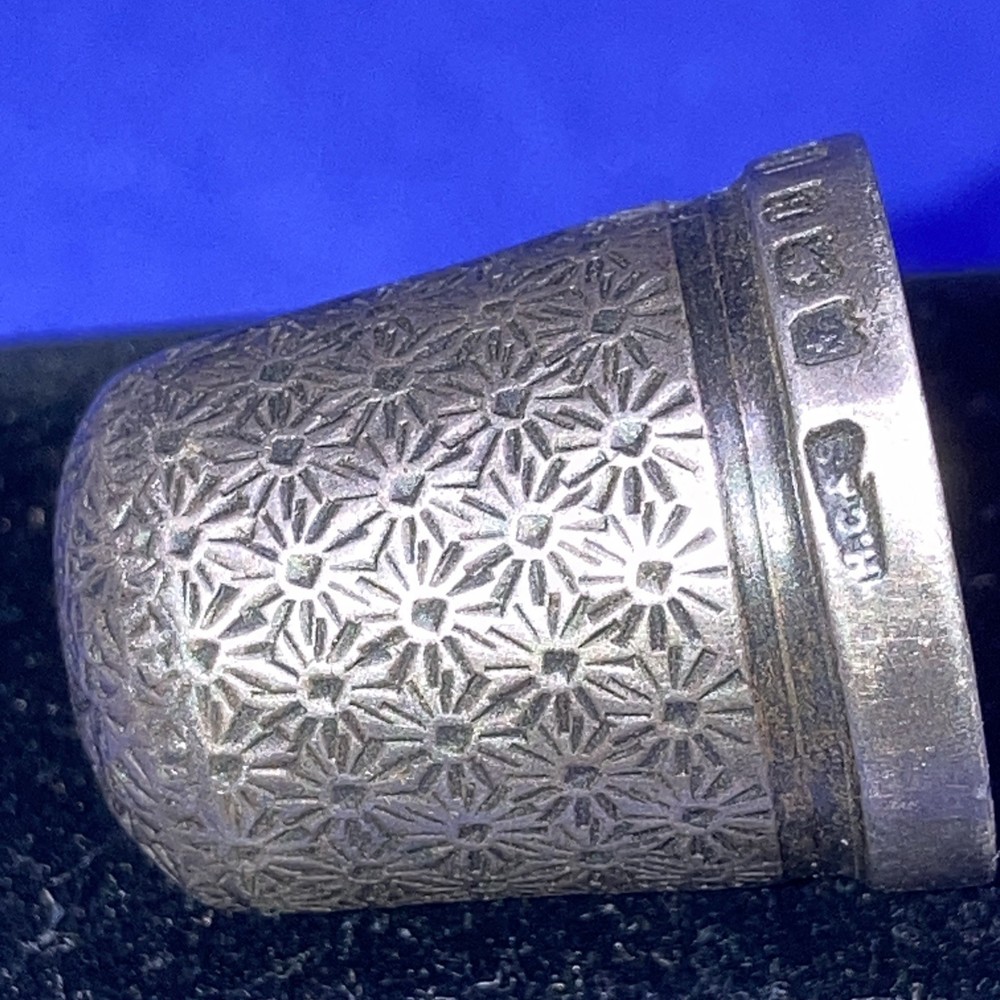 Solid Silver Hallmarked Thimble By Henry Griffiths & Son  (3250)