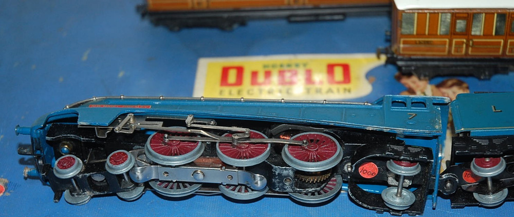 HORNBY DUBLO EDP PASSENGER TRAIN SET 'SIR NIGEL GRESLEY' BOXED