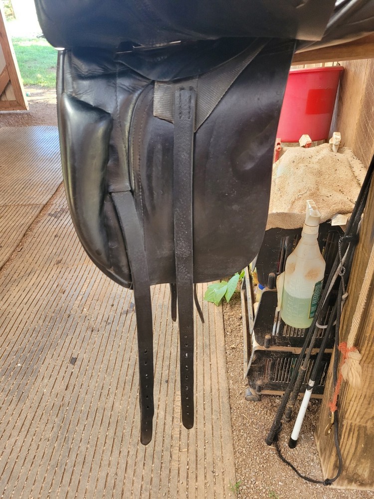 Windsor Elite Dressage Saddle, Medium Wide, 17" Seat, # 3 Spring Tree