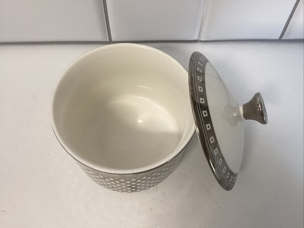 GRACE’S TEAWARE CONTAINER WITH LID