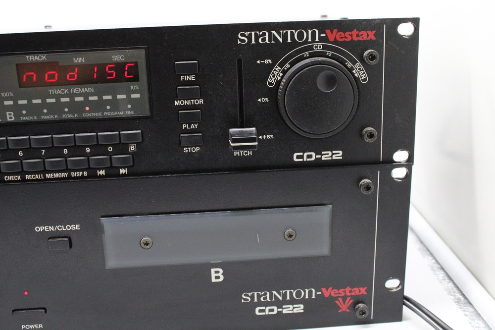 STANTON-VESTAX CD22 DUAL CD PLAYERS RACK MOUNT,