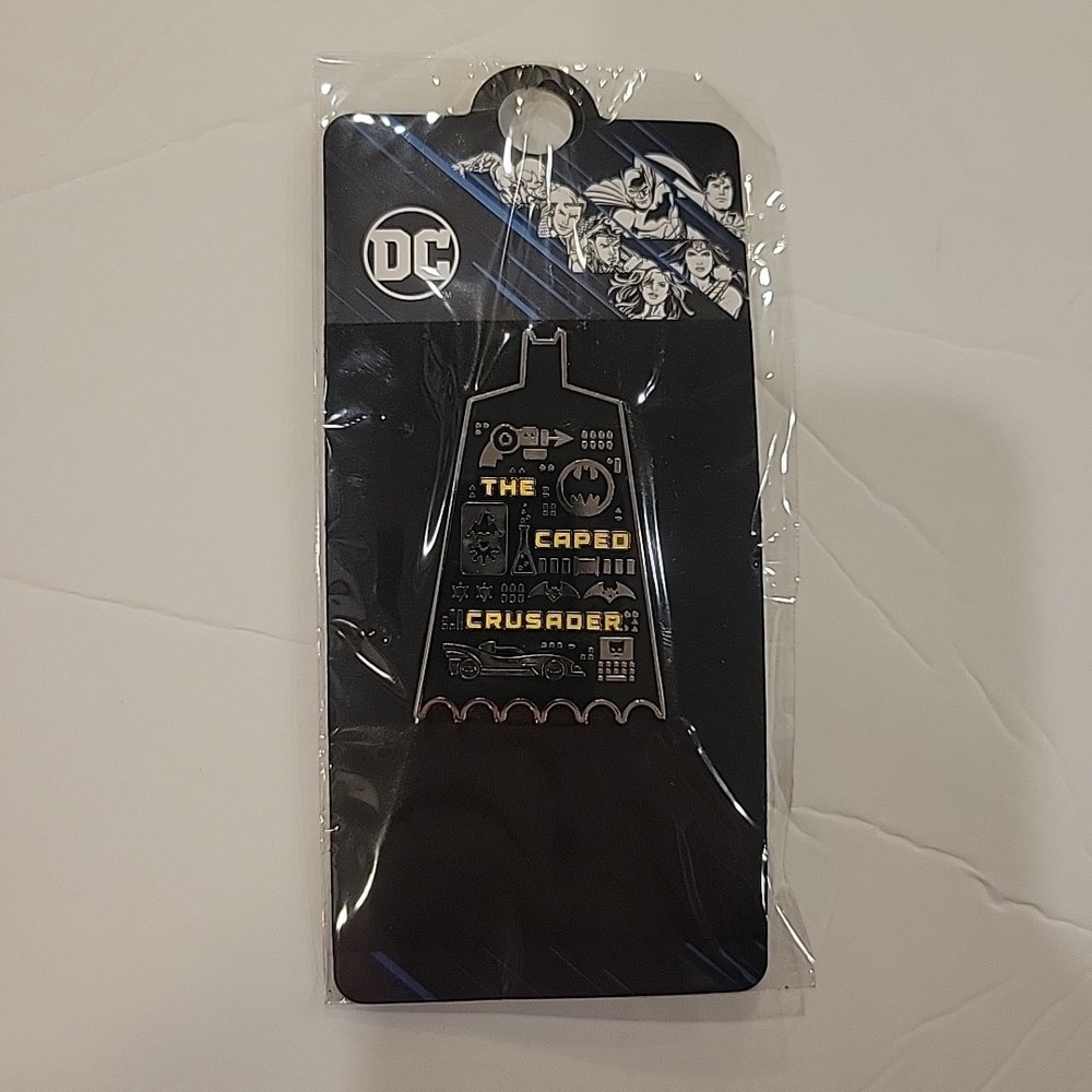 Six Flags DC Comics Batman Exclusive Limited Edition Lapel Pin Caped Crusader