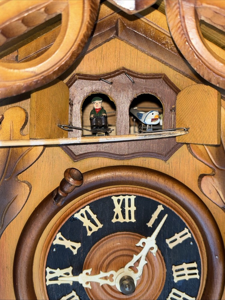 Vintage , Mùsical, Hunter , Cuckoo Clock-See Video