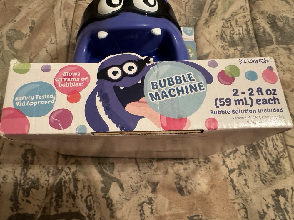 Candylicious Bubbles Bubble Machine + Solution, Grape Cherry, New, No Batteries