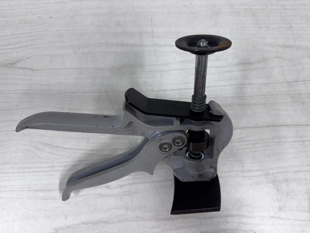 Lisle Brake Pad Spreader