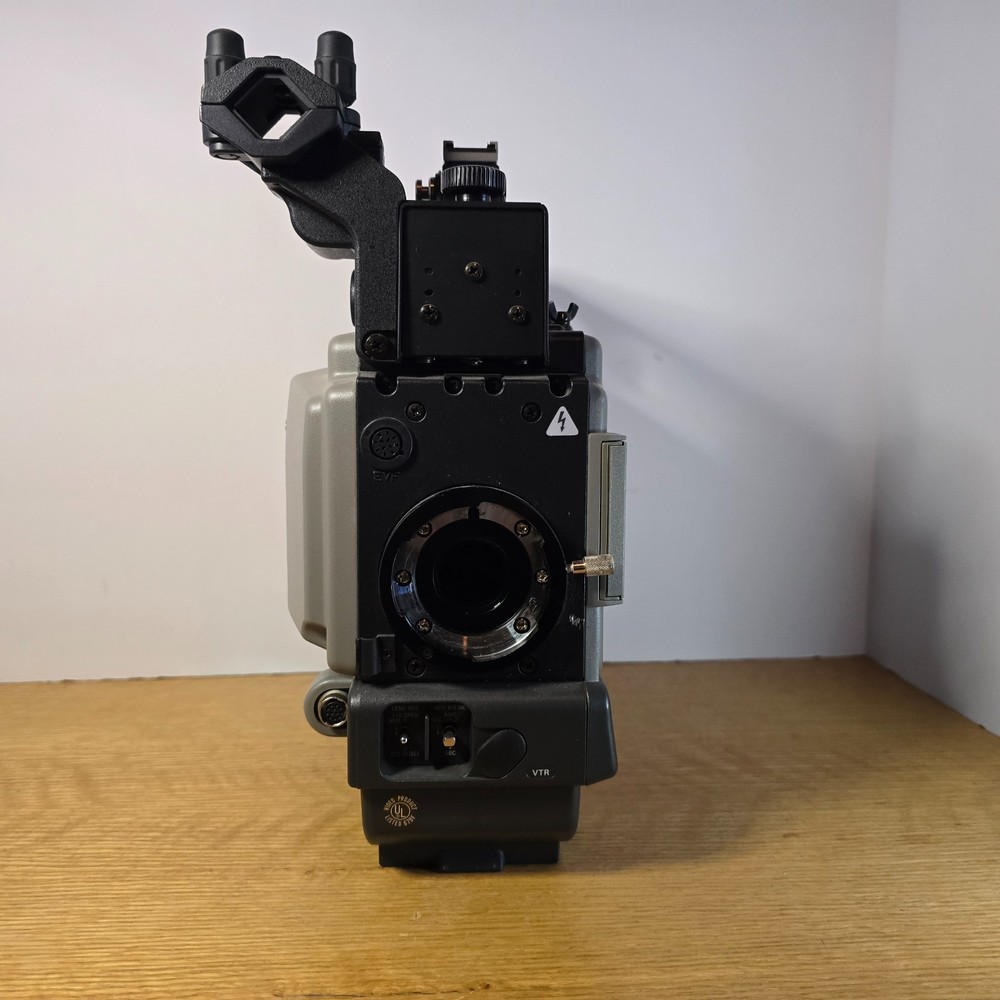 Panasonic WV-F565 No Cables Untested