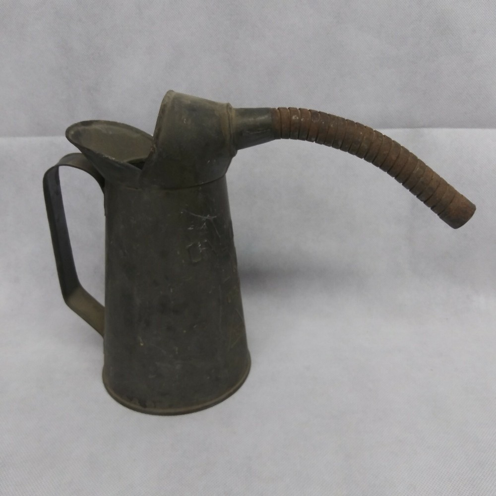 Galvanized Oil Can with Flexible Spout 1 Quart Model 450
