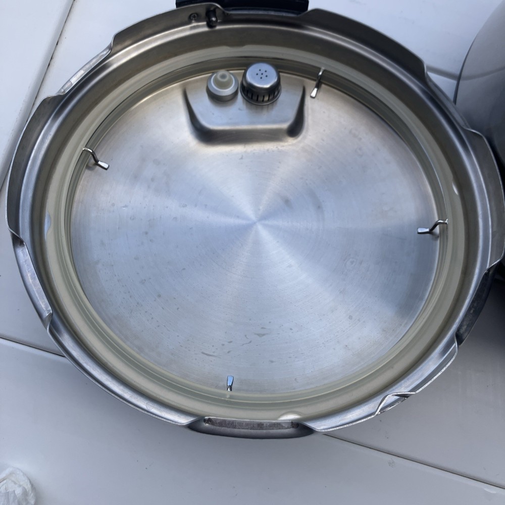Insignia NS-MC80SS9. 8 qt. Multi-Function Pressure Cooker. Barely Used