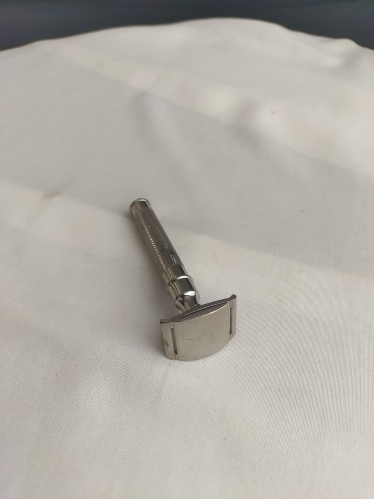 Anticor Travel DE Safety Razor Silver Tone
