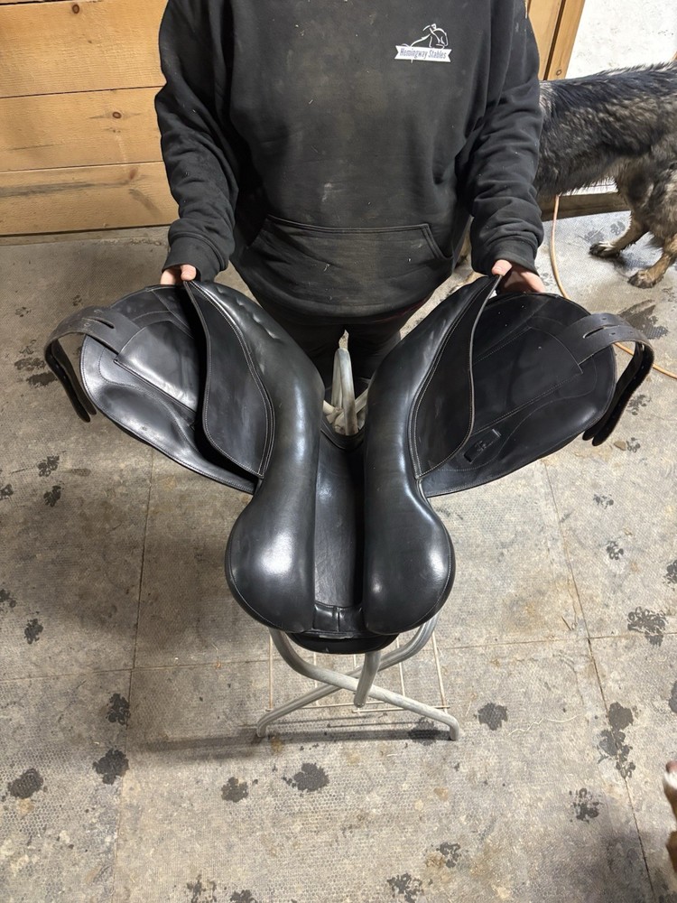 17” Collegiate Degree Mono Event Saddle